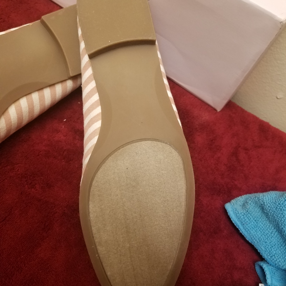 Shoes - Picture 2 of 4